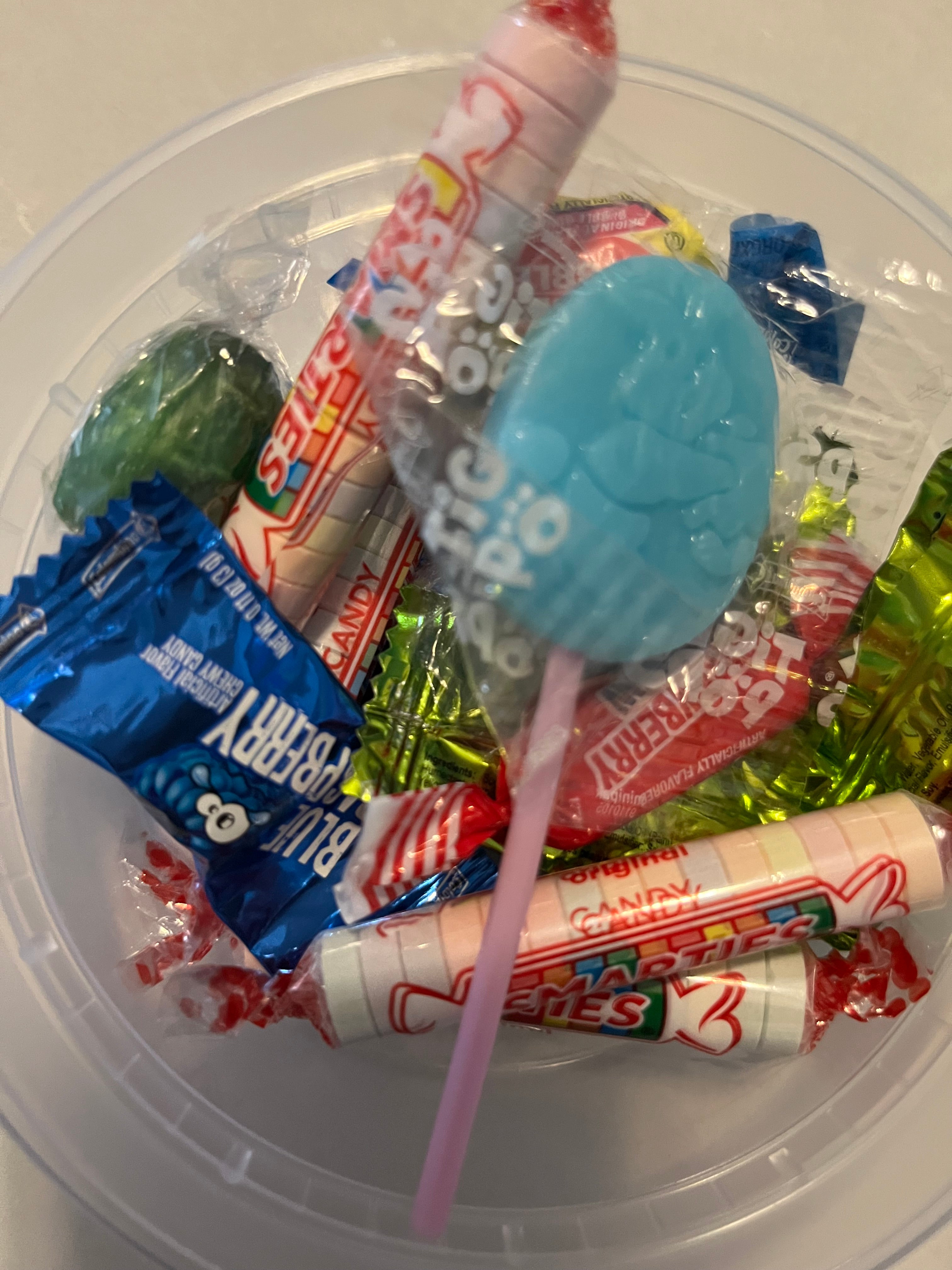 Assorted candy 8oz container