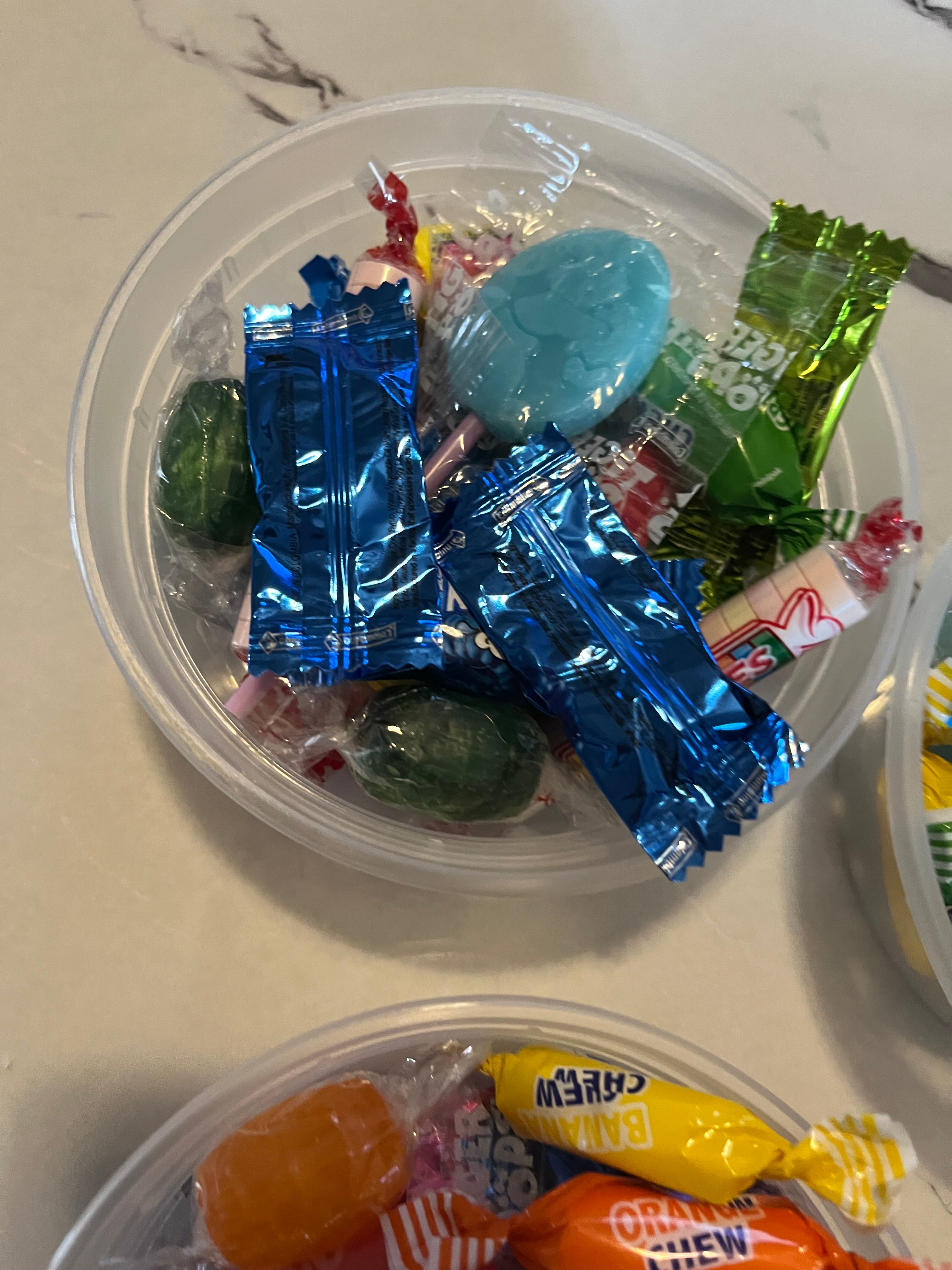 Assorted candy 8oz container